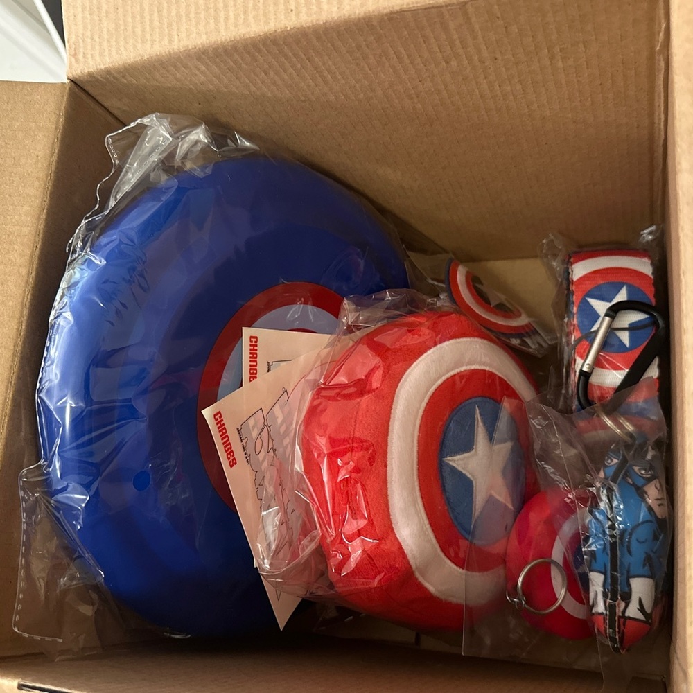 MARVELS Captain America FanExpo Mystery Box - Picture 5 of 5